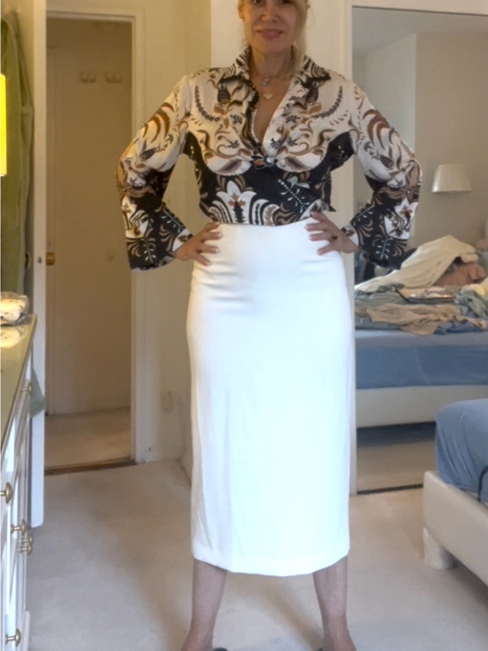Kasper off white pencil midi skirt in size 4